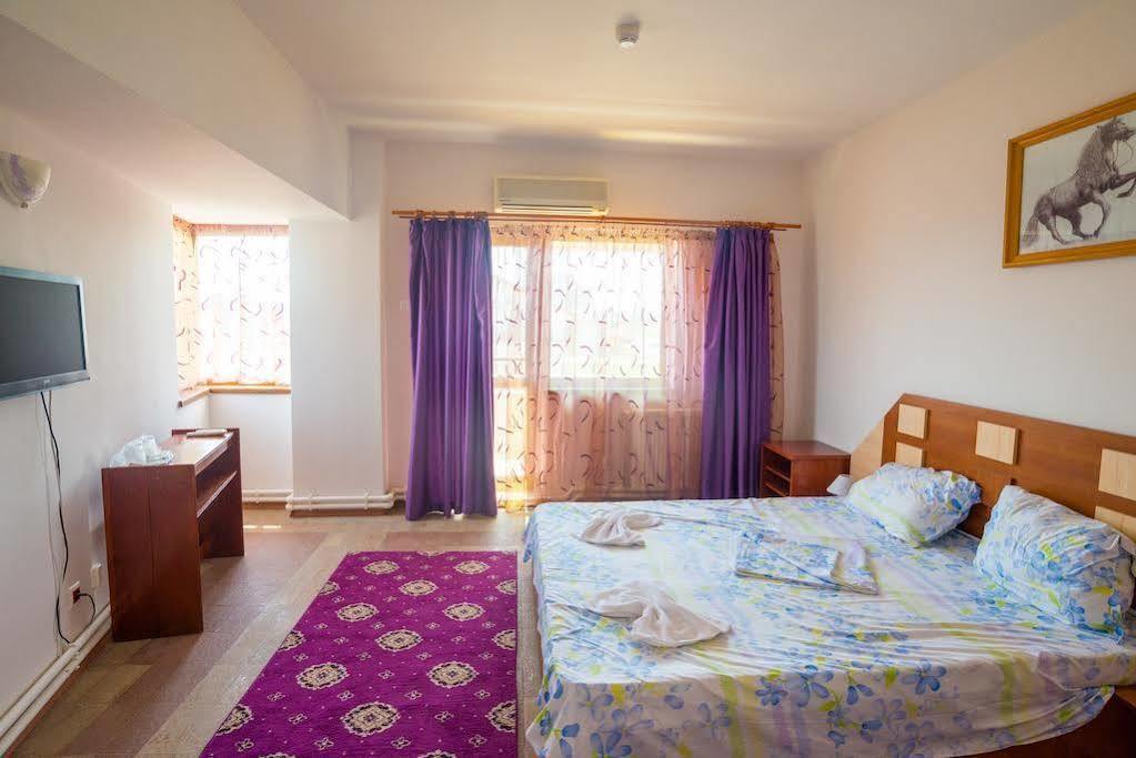 Hostel Nova Route Năvodari Buitenkant foto
