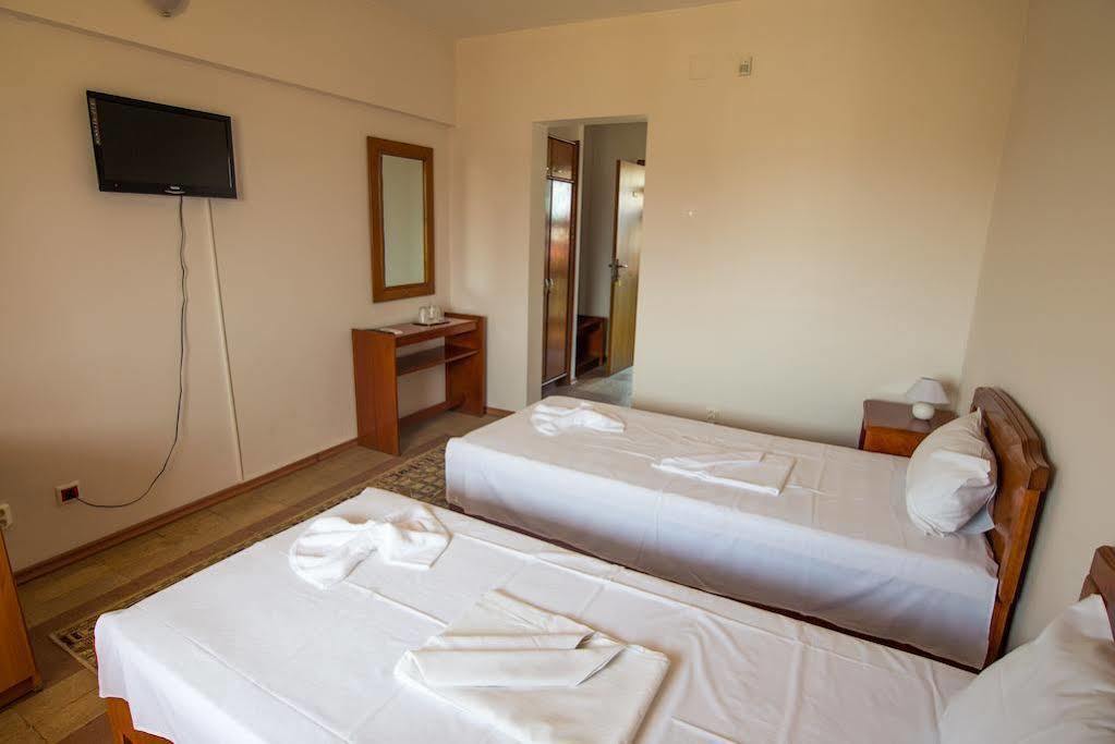 Hostel Nova Route Năvodari Buitenkant foto
